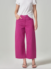 Load image into Gallery viewer, Citizens of Humanity Ayla Raw Hem Crop Jean